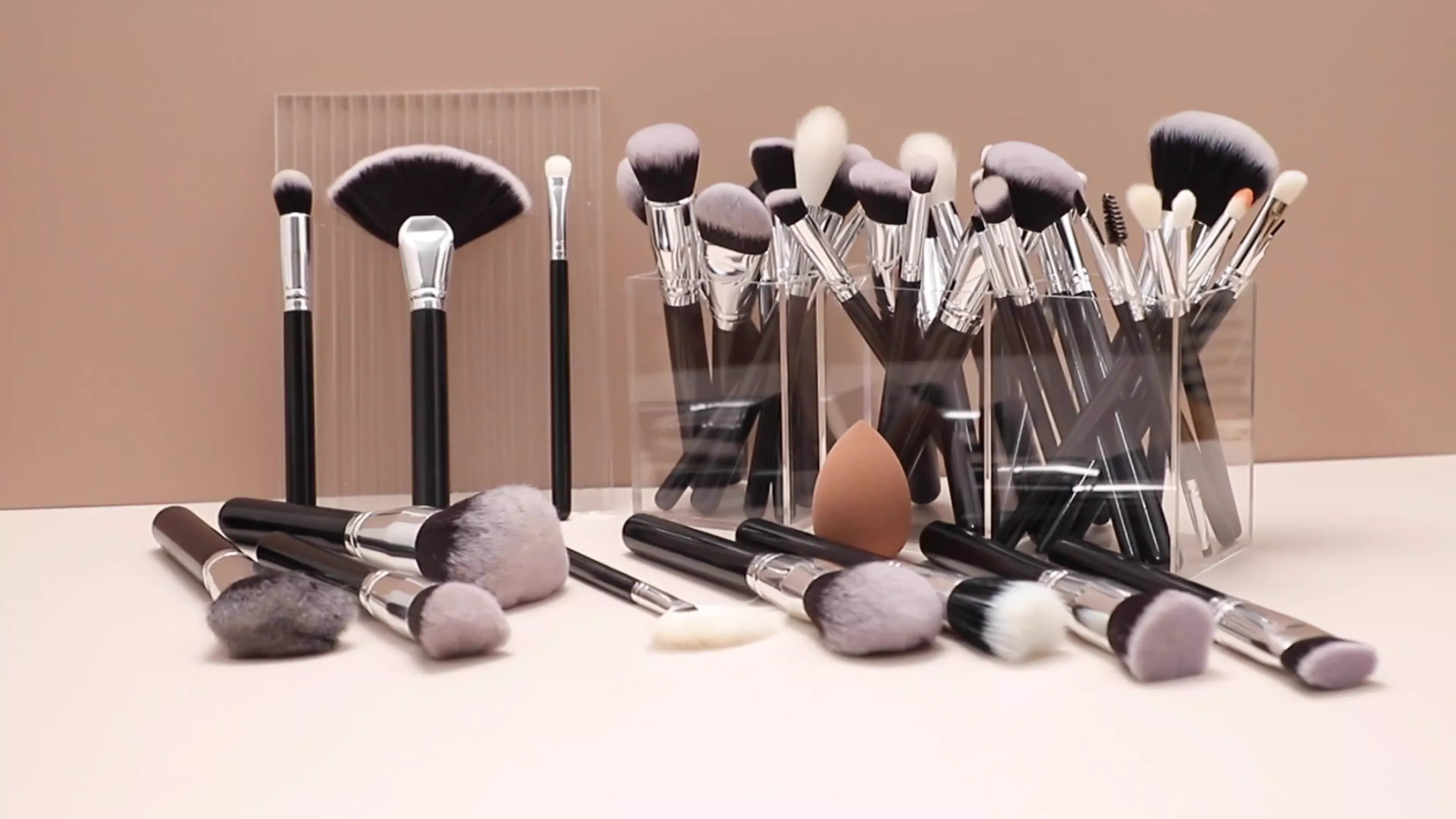 makeup brush manufacturers in france